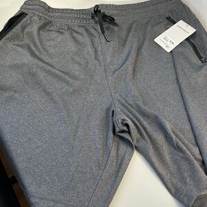 NWT. 90° men’s size 2 XL, black charcoal comfortable shorts.